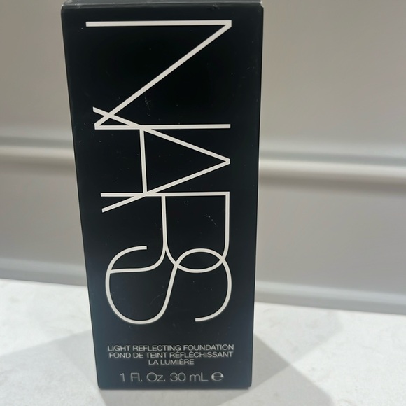 Nars Foundation - Picture 3 of 3